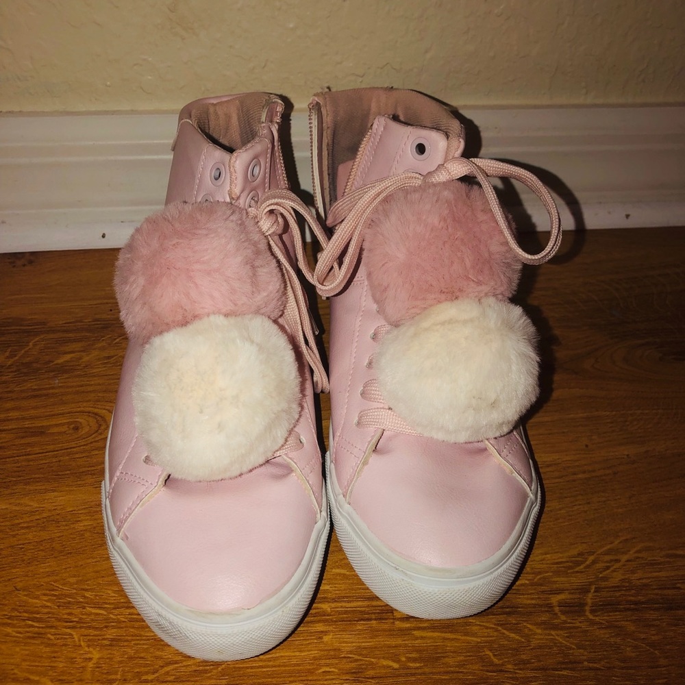 These are sneaker with a zipper and laces